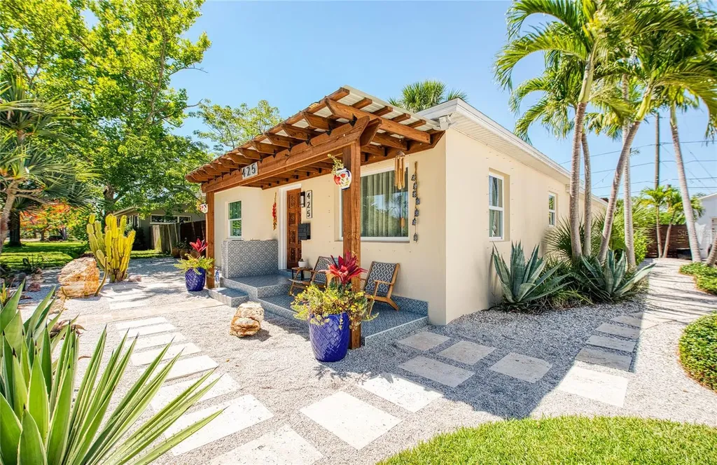 425 46th Avenue S St Petersburg FL 33705