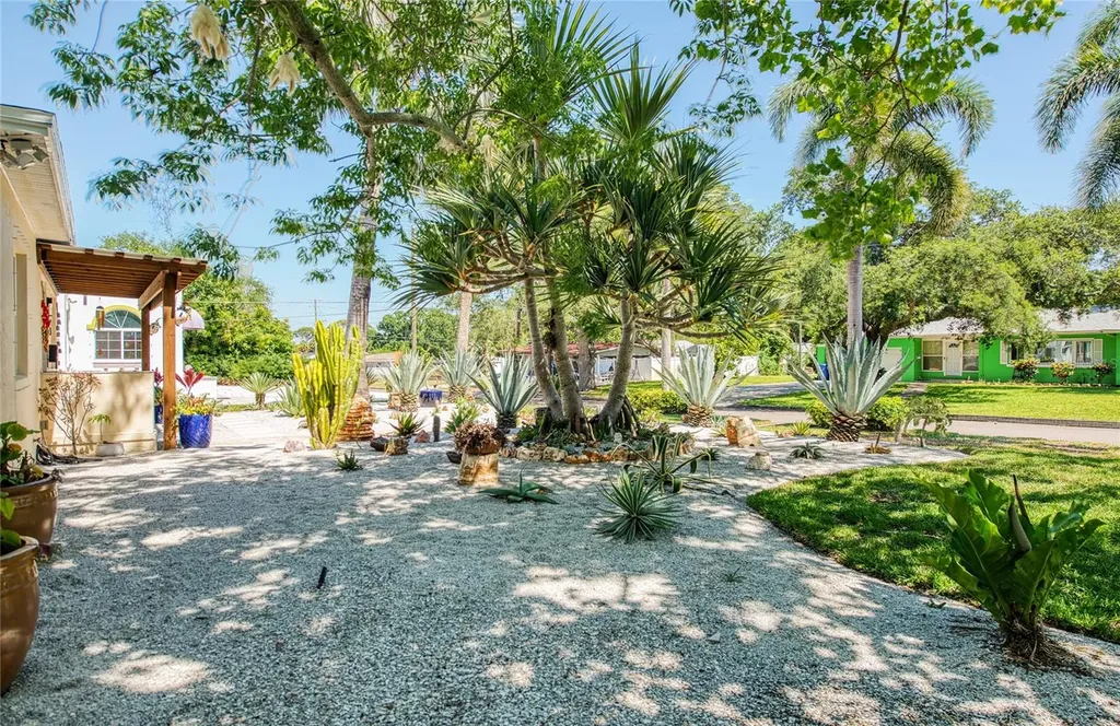 425 46th Avenue S St Petersburg FL 33705