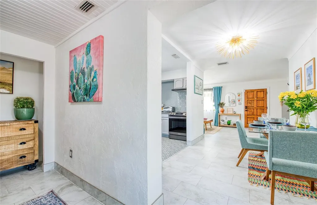425 46th Avenue S St Petersburg FL 33705