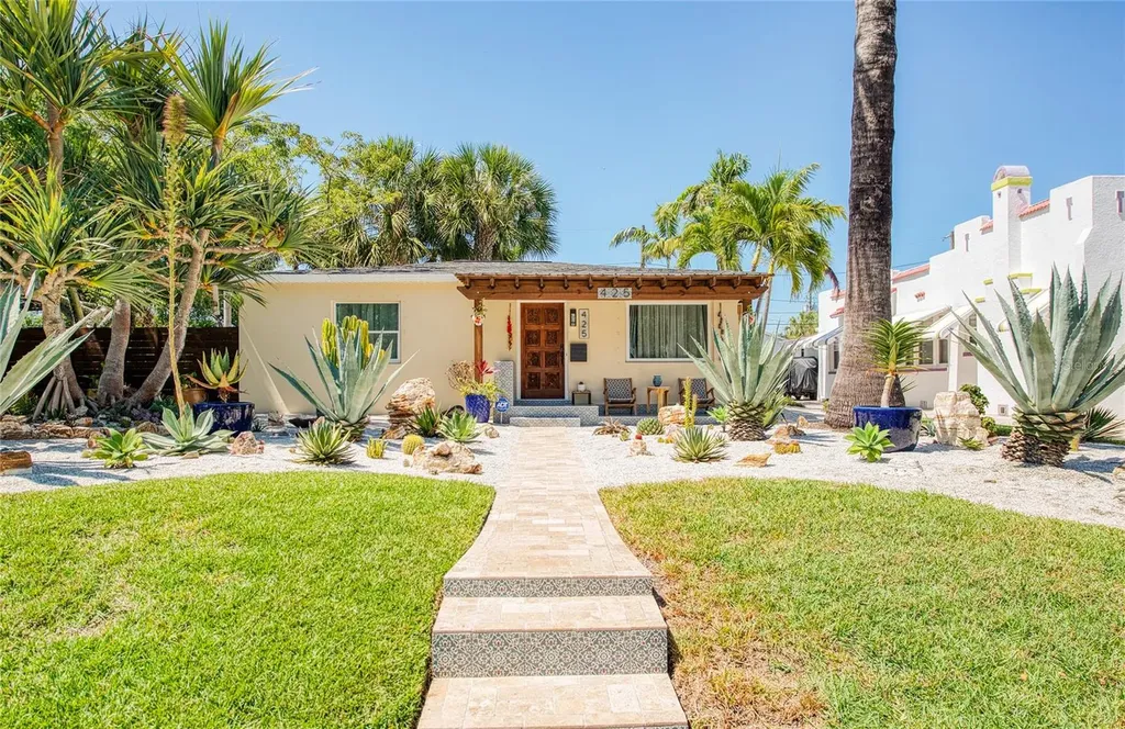 425 46th Avenue S St Petersburg FL 33705