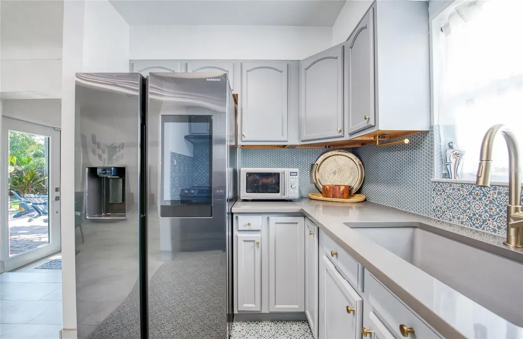 425 46th Avenue S St Petersburg FL 33705