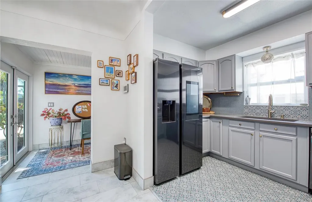 425 46th Avenue S St Petersburg FL 33705