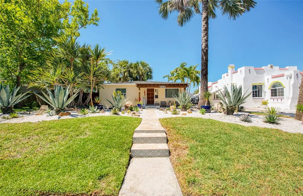 425 46th Avenue S St Petersburg FL 33705