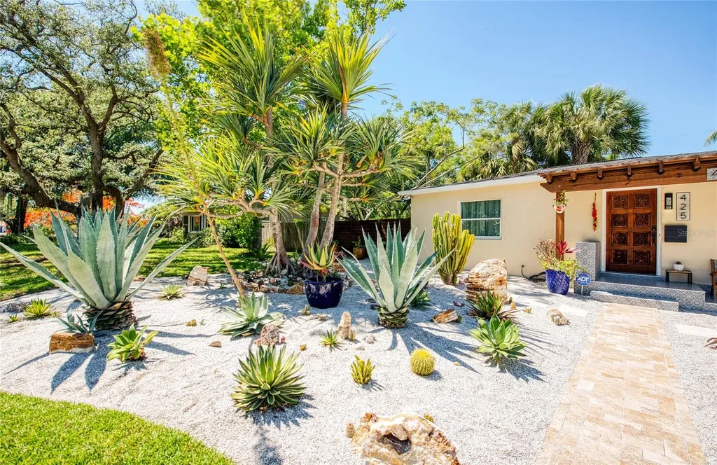 425 46th Avenue S St Petersburg FL 33705
