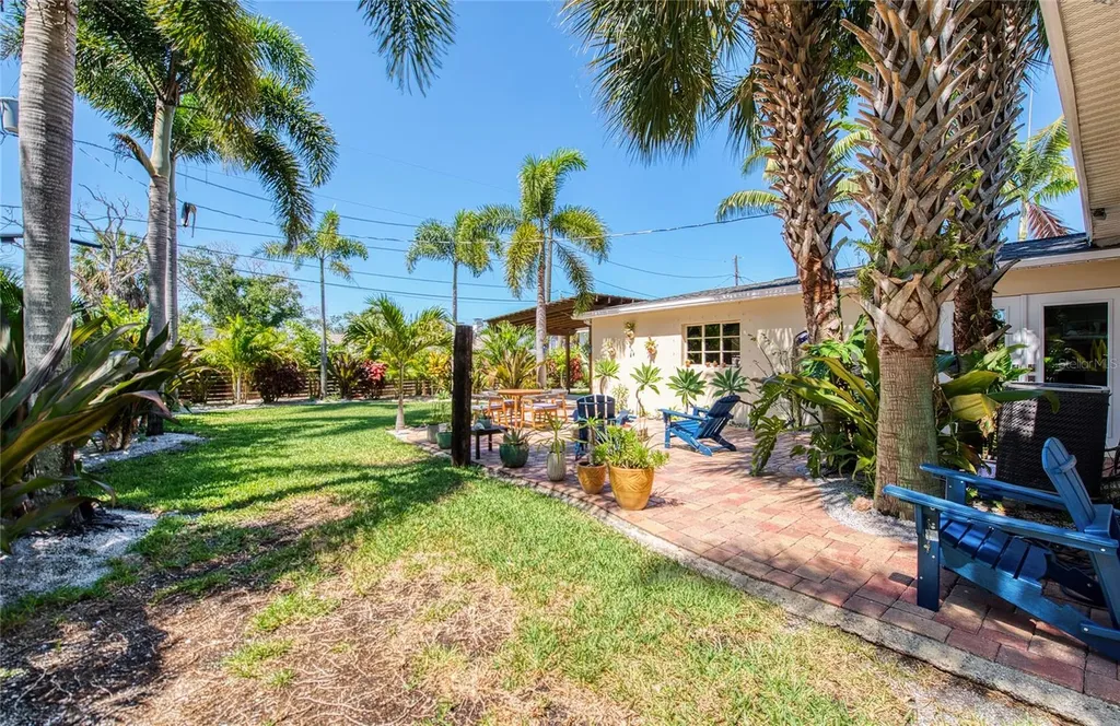 425 46th Avenue S St Petersburg FL 33705
