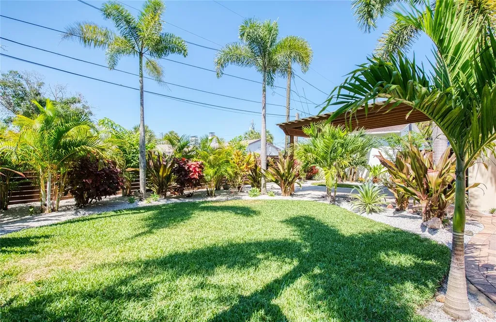 425 46th Avenue S St Petersburg FL 33705