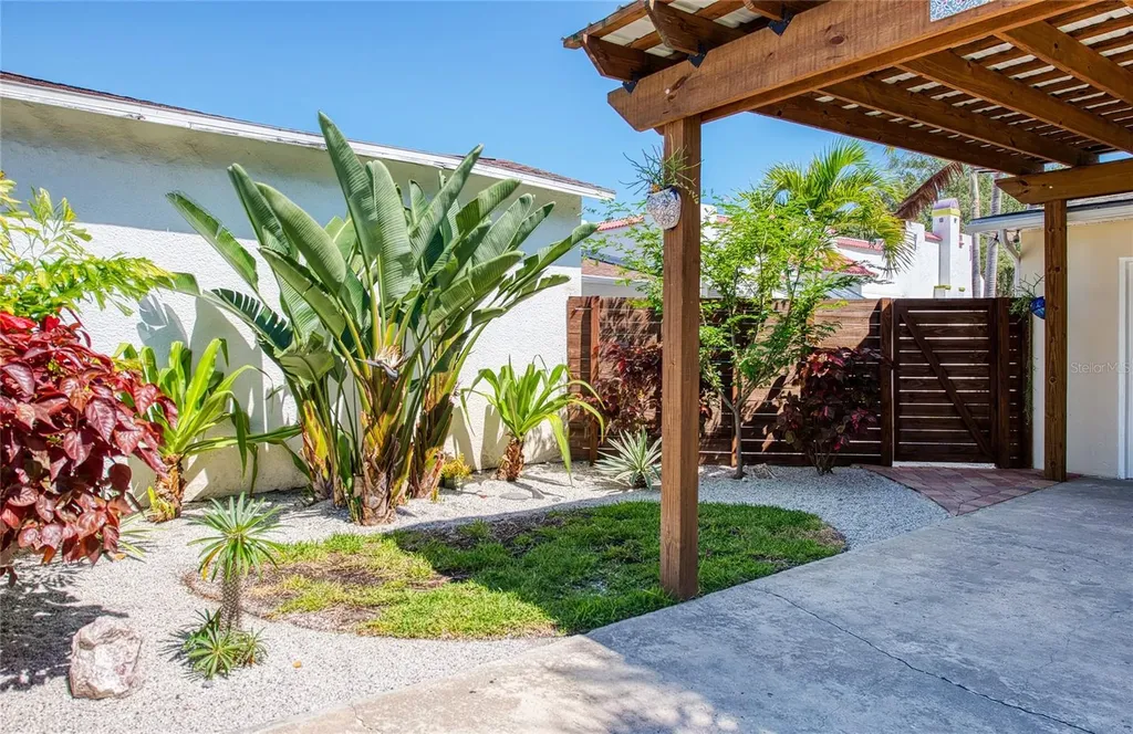 425 46th Avenue S St Petersburg FL 33705