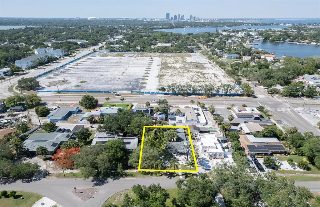 425 46th Avenue S St Petersburg FL 33705