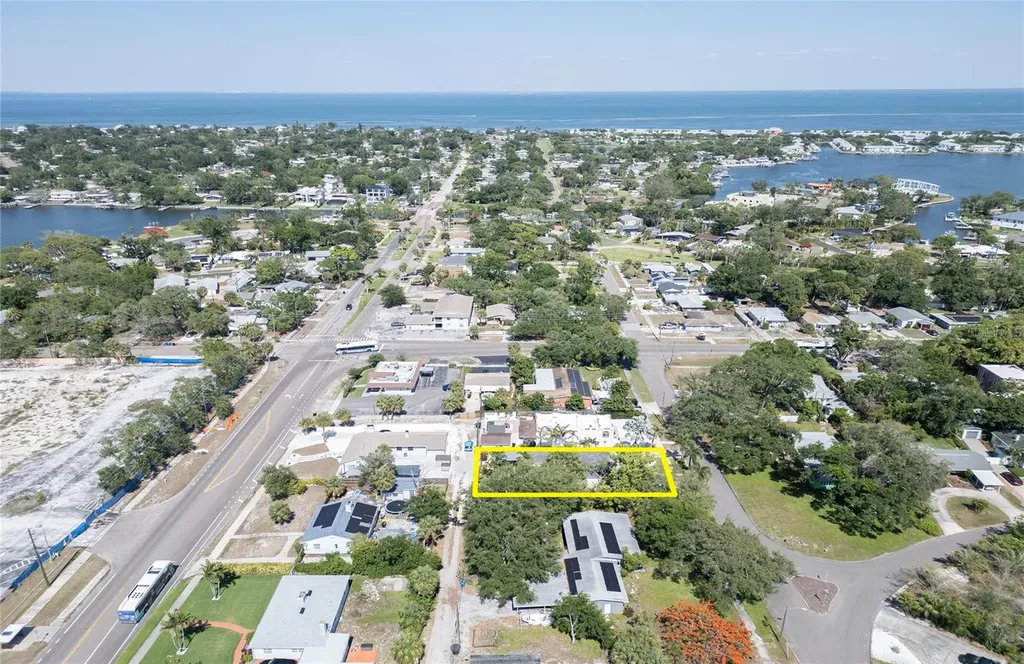 425 46th Avenue S St Petersburg FL 33705