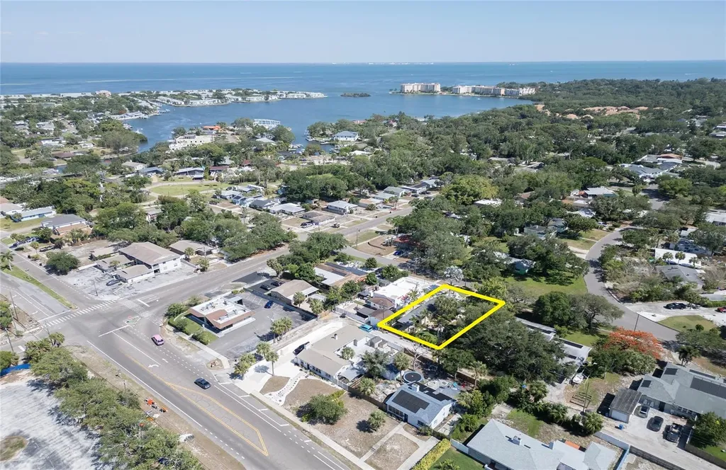 425 46th Avenue S St Petersburg FL 33705