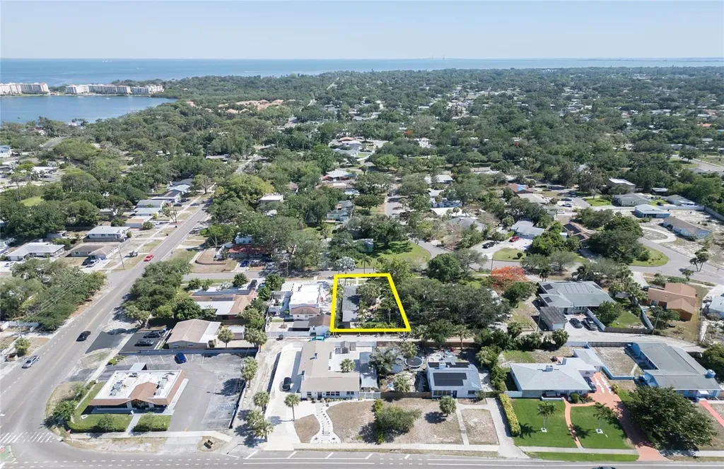 425 46th Avenue S St Petersburg FL 33705