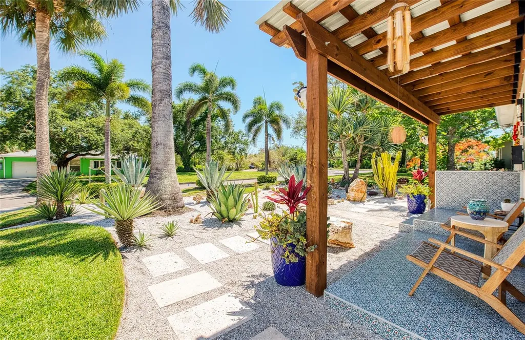 425 46th Avenue S St Petersburg FL 33705