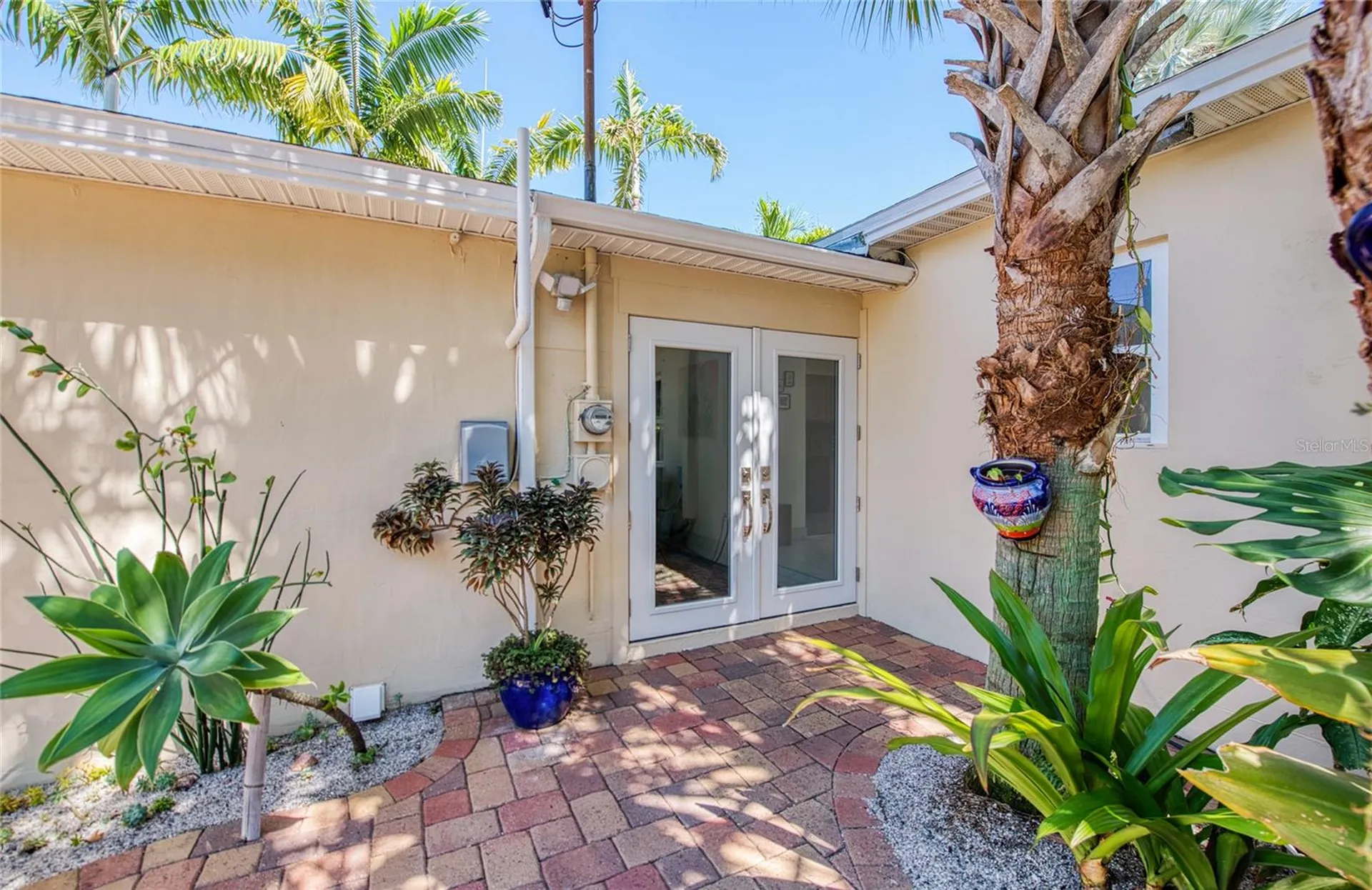425 46th Avenue S St Petersburg FL 33705