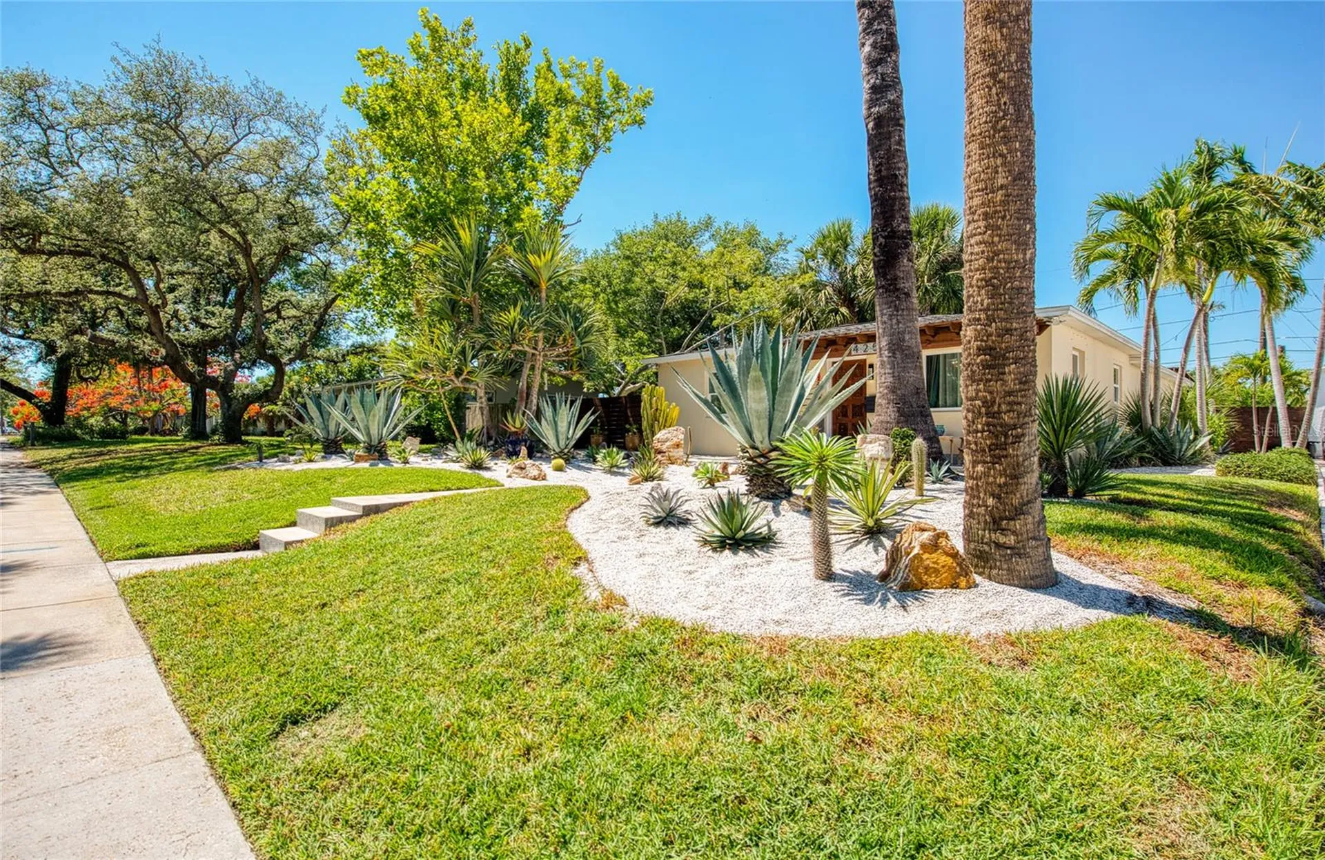 425 46th Avenue S St Petersburg FL 33705