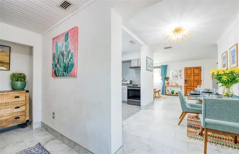 425 46th Avenue S St Petersburg FL 33705