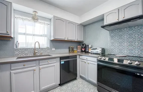 425 46th Avenue S St Petersburg FL 33705