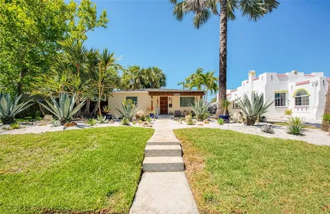425 46th Avenue S St Petersburg FL 33705