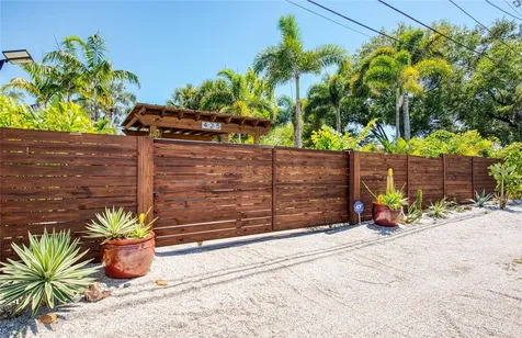 425 46th Avenue S St Petersburg FL 33705