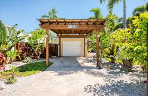 425 46th Avenue S St Petersburg FL 33705