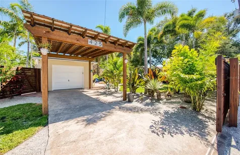 425 46th Avenue S St Petersburg FL 33705