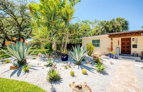 425 46th Avenue S St Petersburg FL 33705