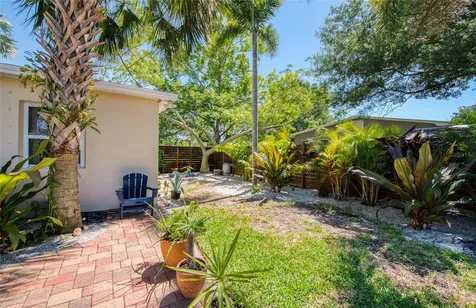 425 46th Avenue S St Petersburg FL 33705