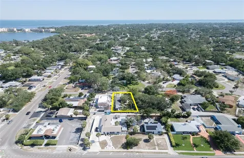 425 46th Avenue S St Petersburg FL 33705