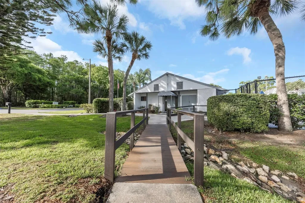 1281 Pine Ridge Circle E Tarpon Springs FL 34688