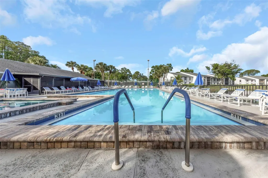 1281 Pine Ridge Circle E Tarpon Springs FL 34688