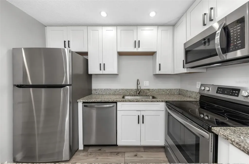 1281 Pine Ridge Circle E Tarpon Springs FL 34688