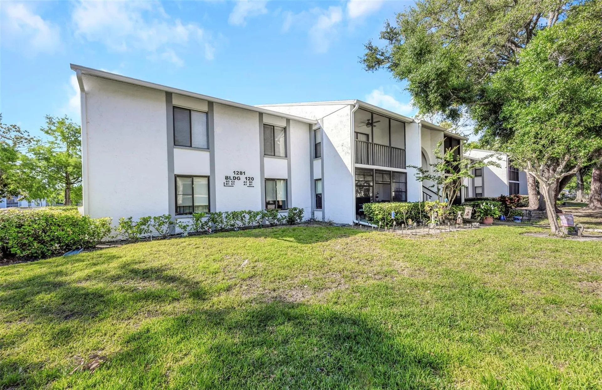 1281 Pine Ridge Circle E Tarpon Springs FL 34688