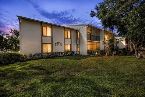 1281 Pine Ridge Circle E Tarpon Springs FL 34688