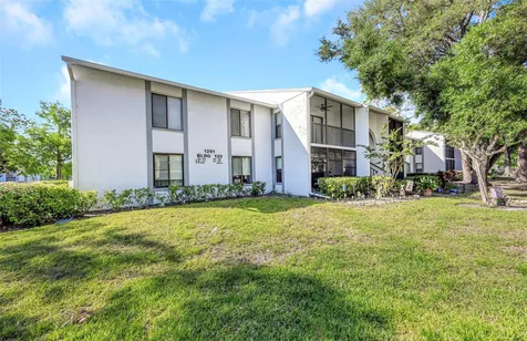1281 Pine Ridge Circle E Tarpon Springs FL 34688