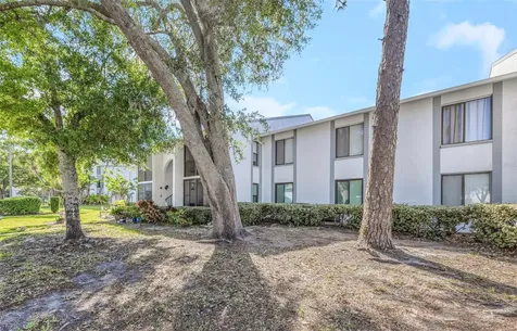 1281 Pine Ridge Circle E Tarpon Springs FL 34688