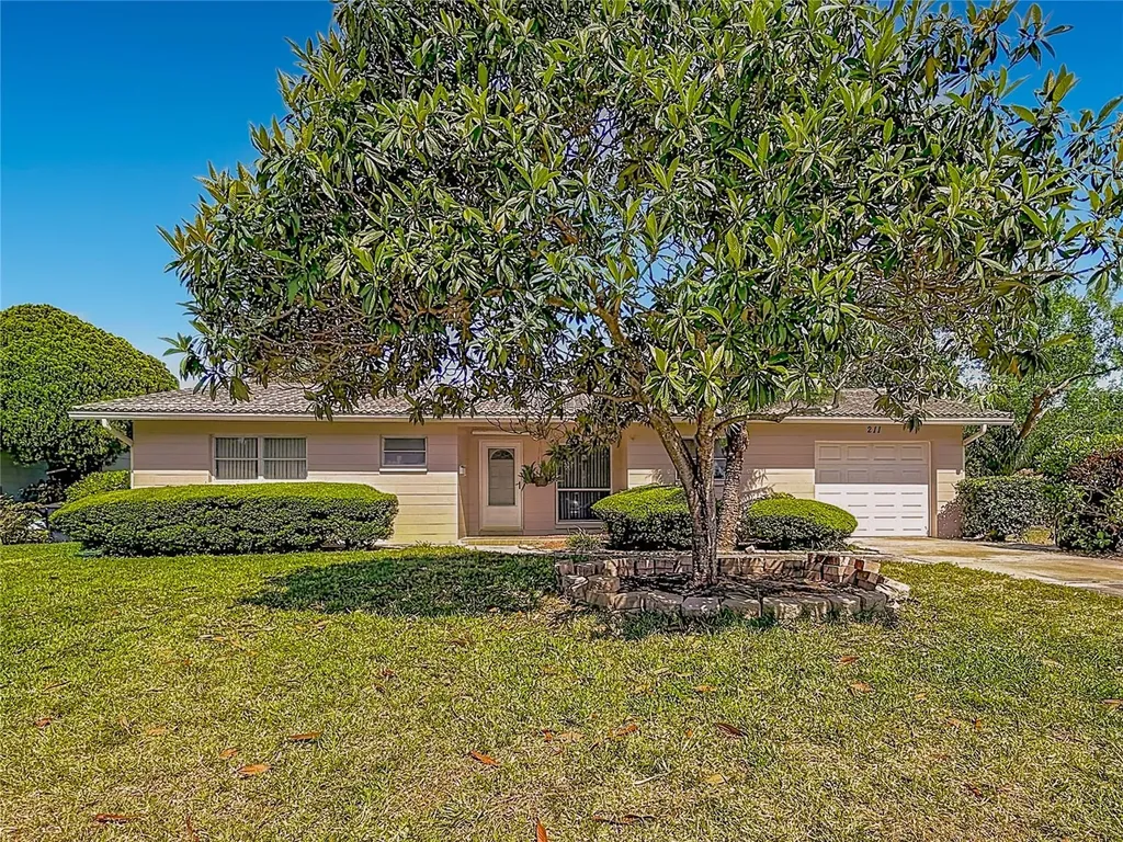 211 NW Monroe Circle N St Petersburg FL 33702