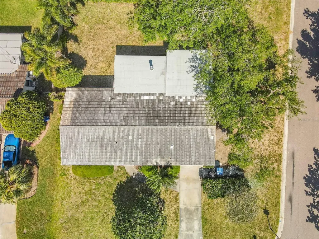 211 NW Monroe Circle N St Petersburg FL 33702