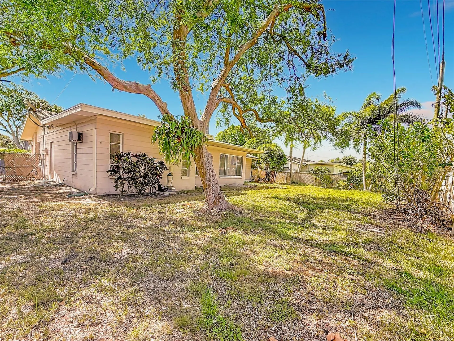 211 NW Monroe Circle N St Petersburg FL 33702