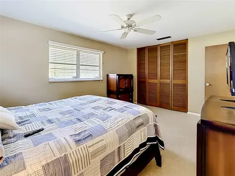 211 NW Monroe Circle N St Petersburg FL 33702