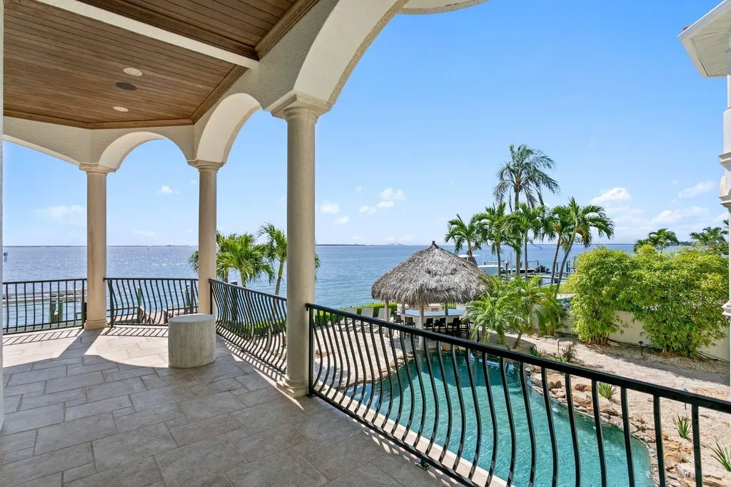611 1st Avenue S Tierra Verde FL 33715
