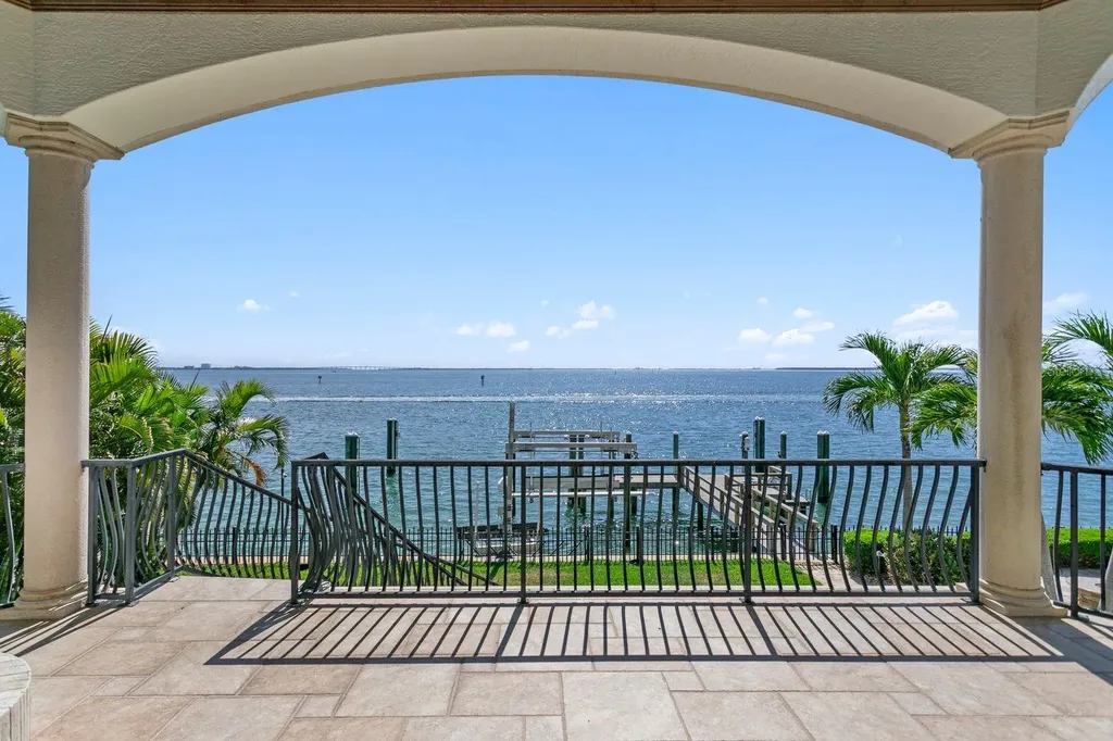 611 1st Avenue S Tierra Verde FL 33715
