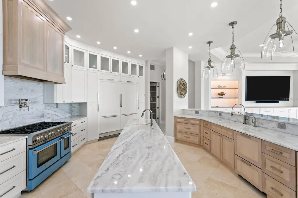 611 1st Avenue S Tierra Verde FL 33715