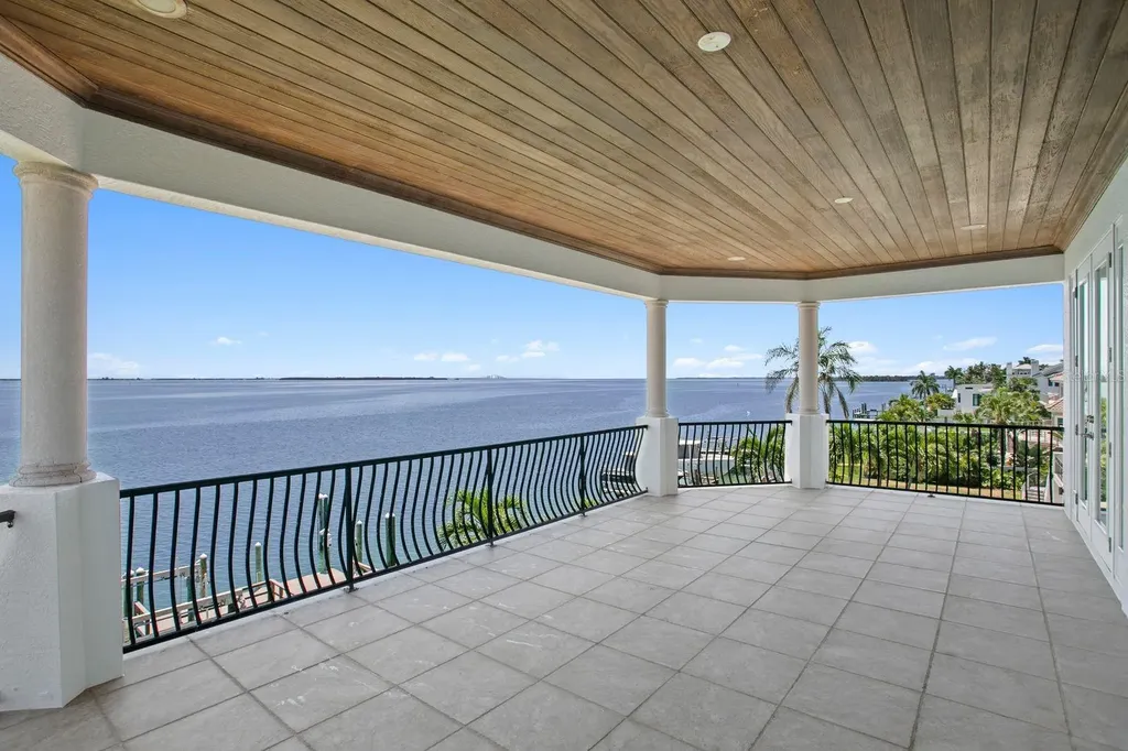 611 1st Avenue S Tierra Verde FL 33715