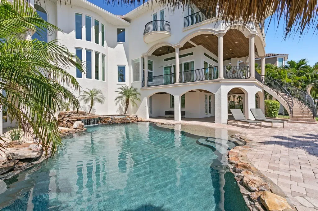 611 1st Avenue S Tierra Verde FL 33715