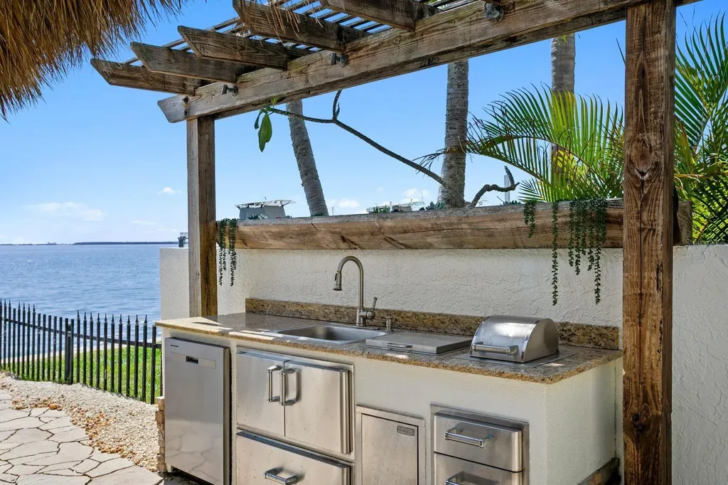 611 1st Avenue S Tierra Verde FL 33715