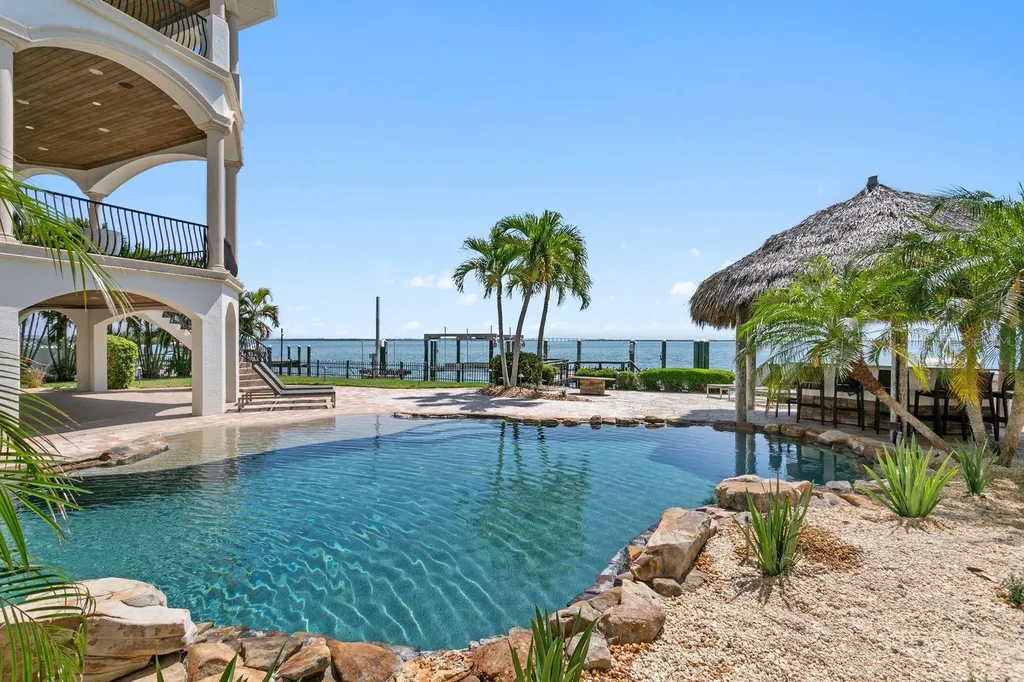 611 1st Avenue S Tierra Verde FL 33715