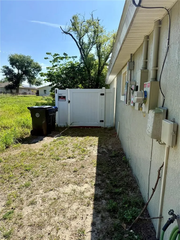 313 Oak Street Auburndale FL 33823