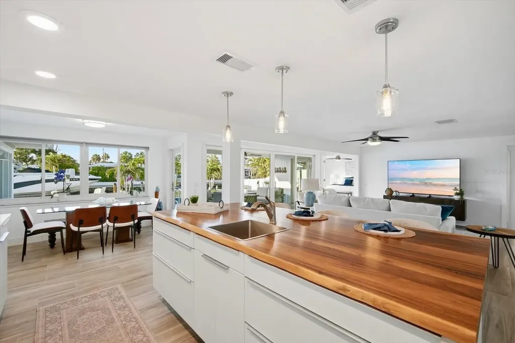 617 Dundee Lane Holmes Beach FL 34217