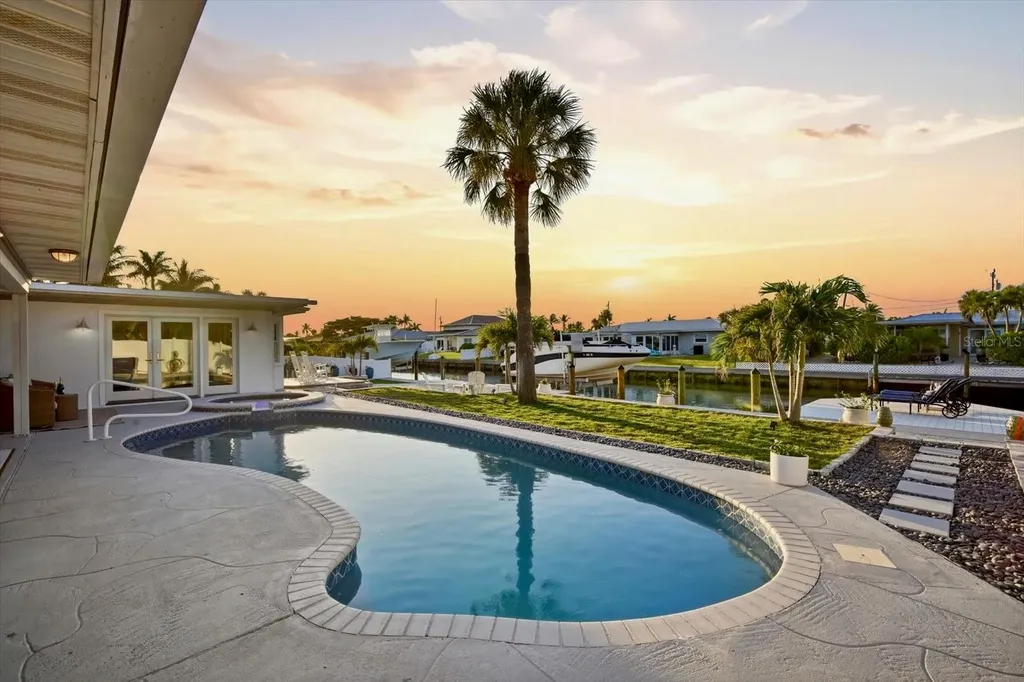 617 Dundee Lane Holmes Beach FL 34217