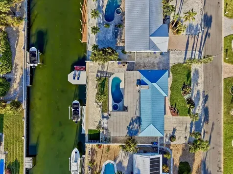 617 Dundee Lane Holmes Beach FL 34217