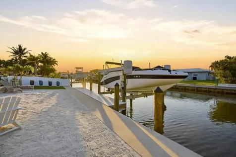 617 Dundee Lane Holmes Beach FL 34217